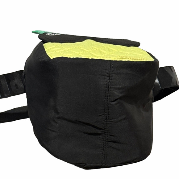 Victoria's Secret Pink Pineapple Lunch Cooler Bag - Picture 6 of 8